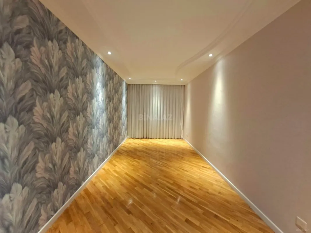 Satılır 4 otaqlı mənzil 160 m²