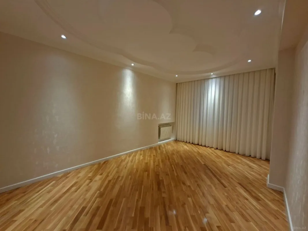 Satılır 4 otaqlı mənzil 160 m²