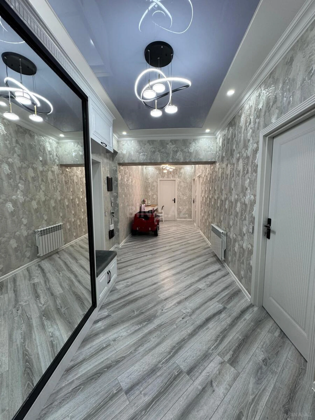 Satılır 4 otaqlı mənzil 128 m²