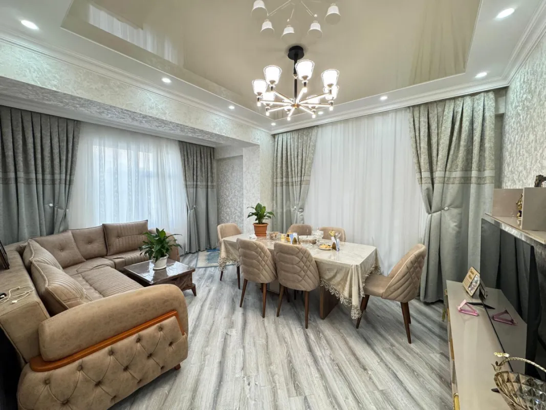 Satılır 4 otaqlı mənzil 128 m²
