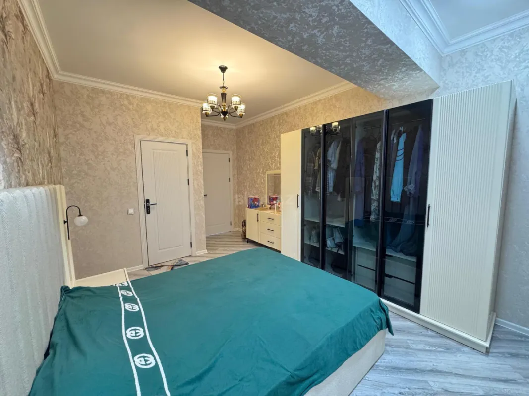 Satılır 4 otaqlı mənzil 128 m²