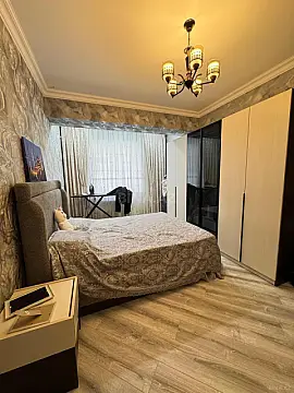 Satılır 4 otaqlı mənzil 128 m²
