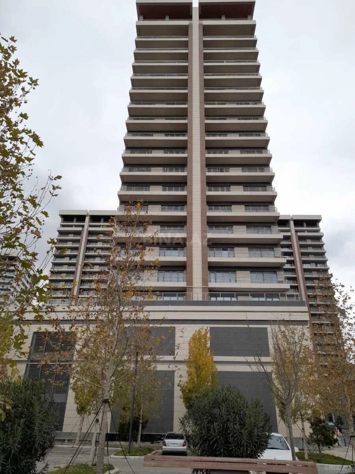 Satılır 3 otaqlı mənzil 157 m²
