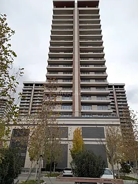 Satılır 3 otaqlı mənzil 157 m²