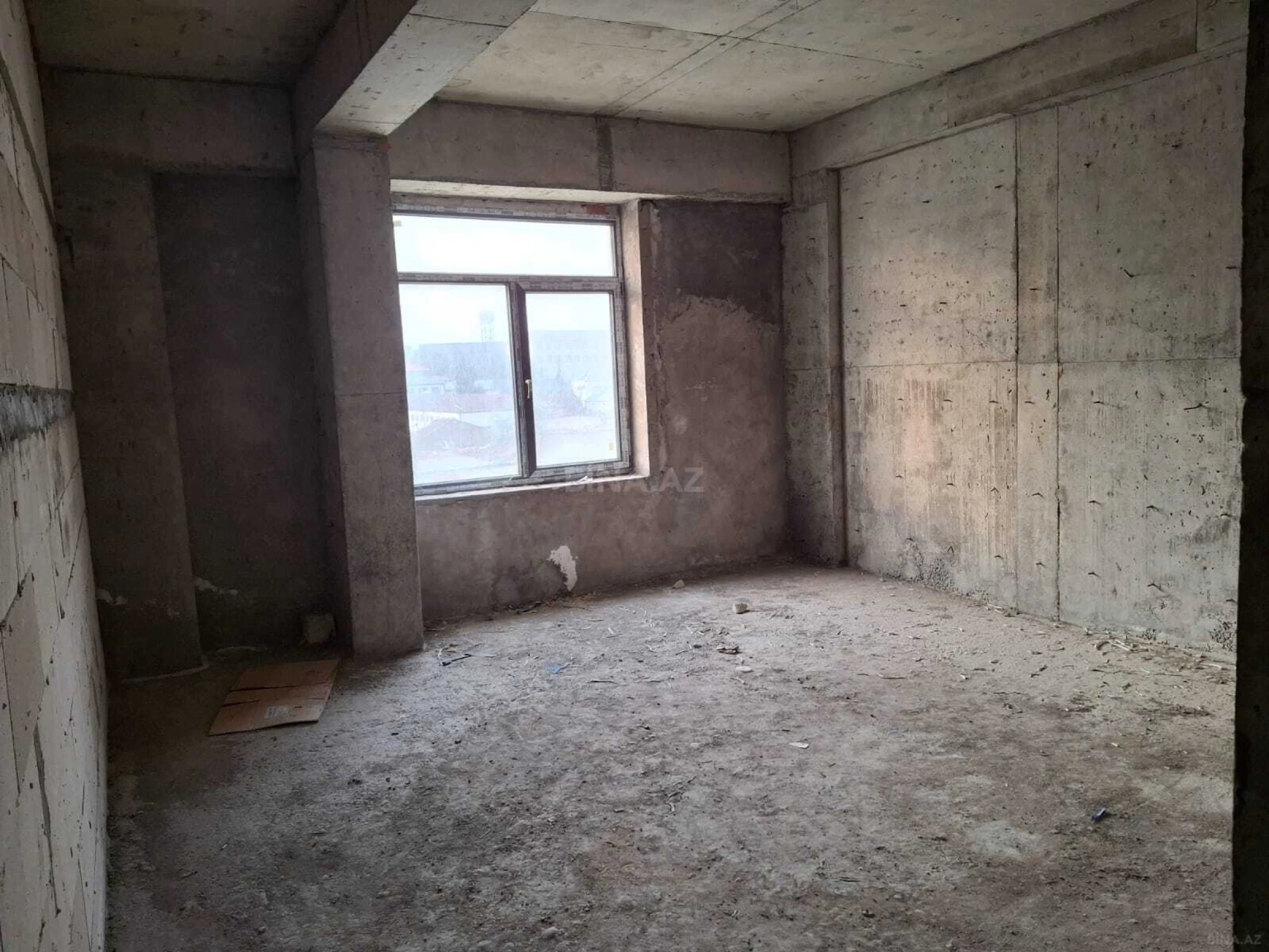 Satılır 4 otaqlı mənzil 215 m²