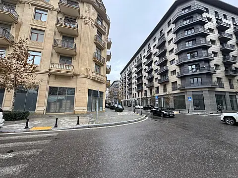 Satılır 4 otaqlı mənzil 215 m²