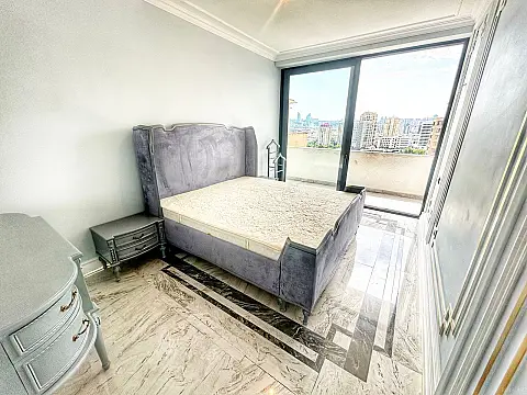 Kirayə verilir 4 otaqlı mənzil 200 m²