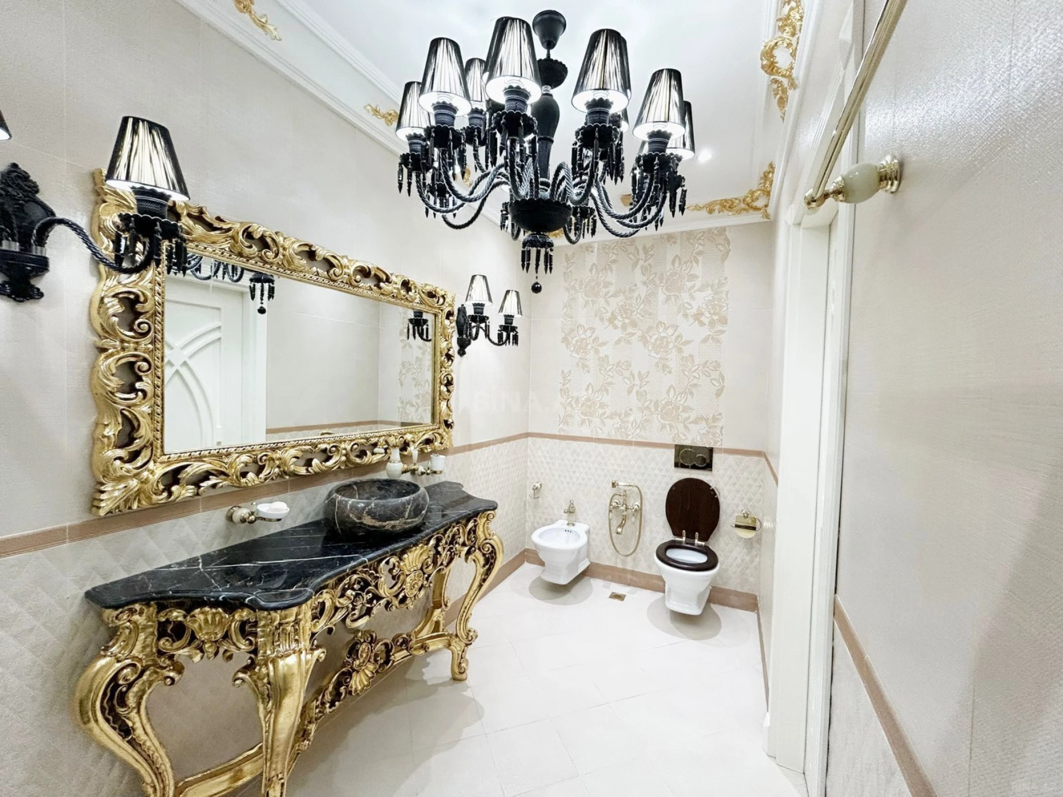 Kirayə verilir 4 otaqlı mənzil 200 m²