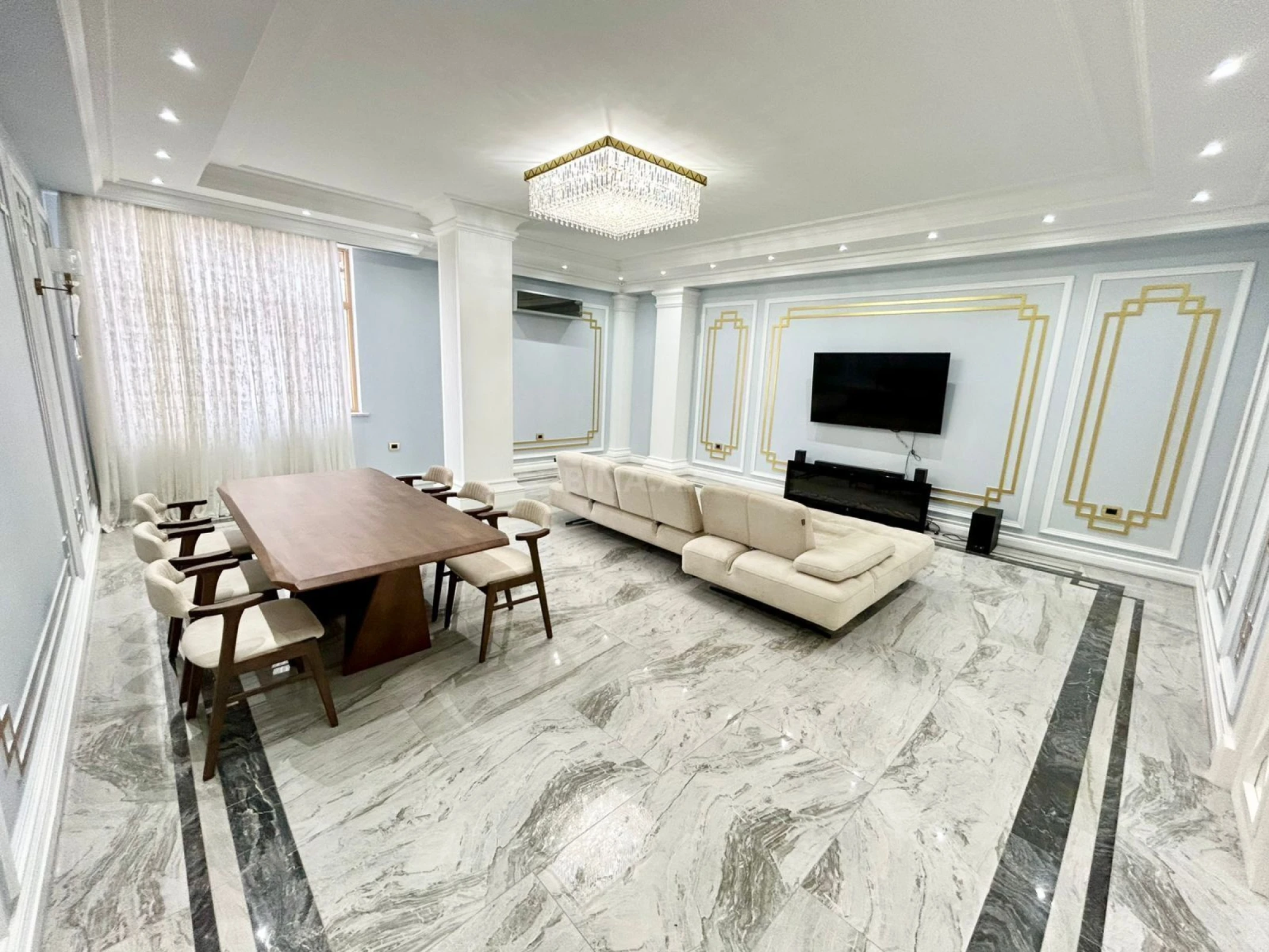 Kirayə verilir 4 otaqlı mənzil 200 m²