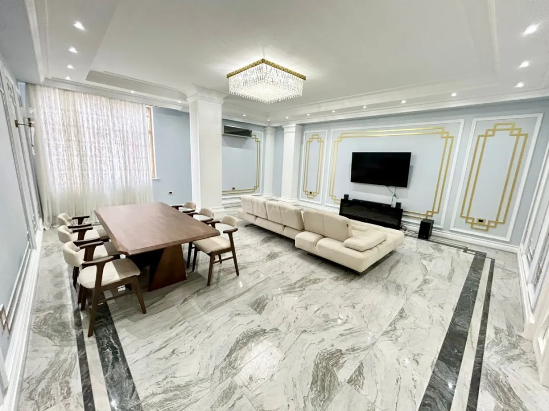 Kirayə verilir 4 otaqlı mənzil 200 m²