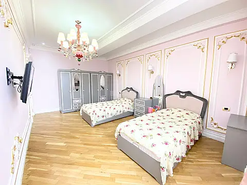Kirayə verilir 4 otaqlı mənzil 200 m²
