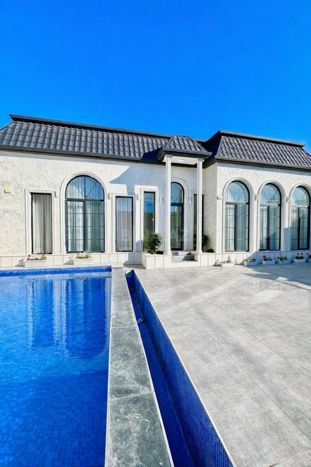 Satılır 5 otaqlı həyət evi 210 m²