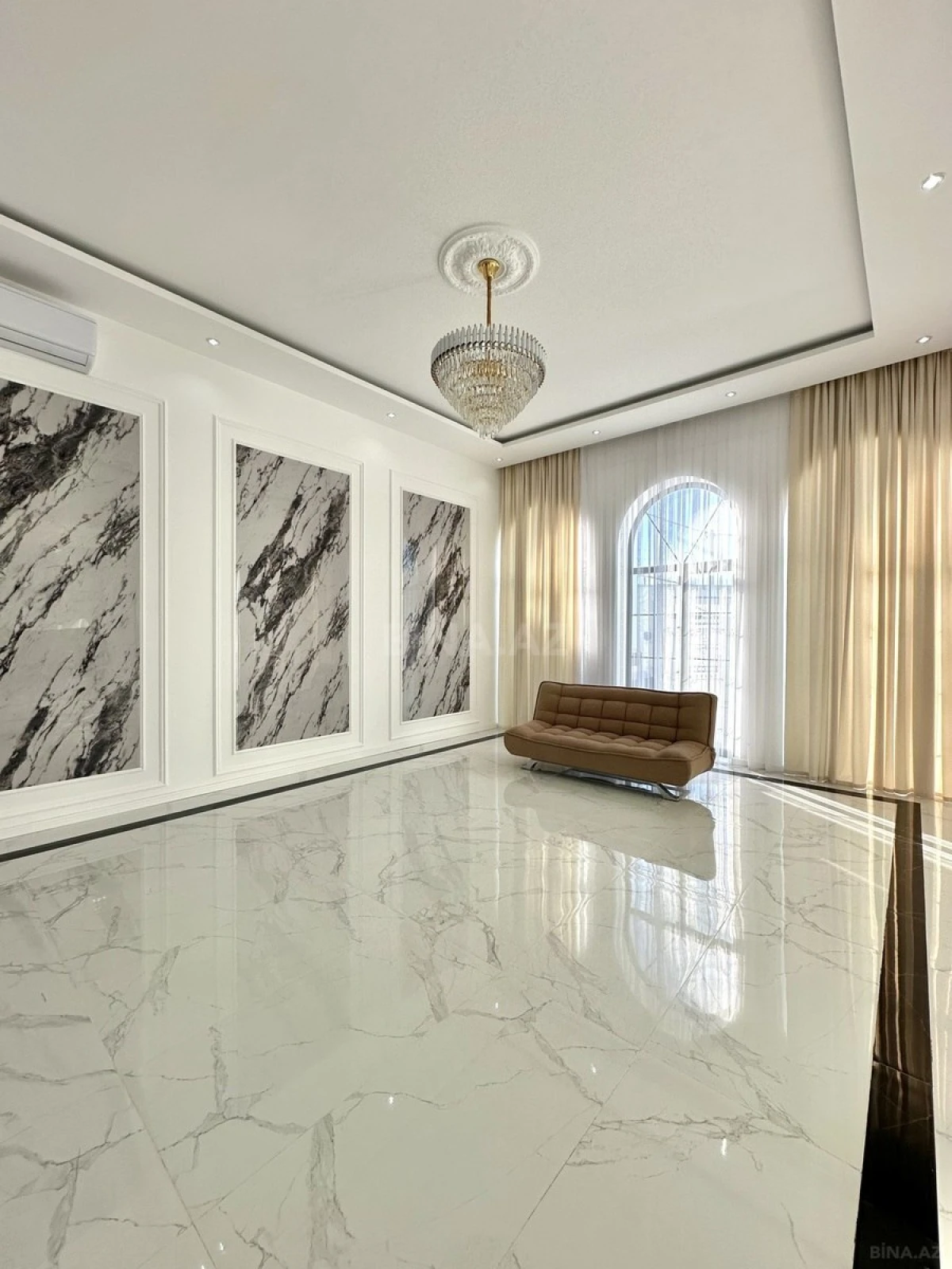 Satılır 5 otaqlı həyət evi 210 m²