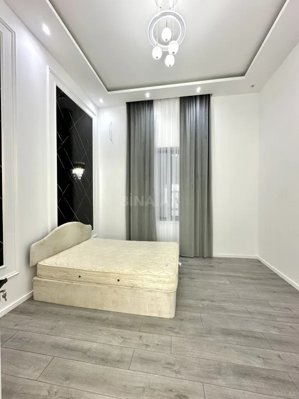 Satılır 5 otaqlı həyət evi 210 m²