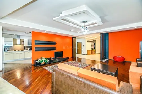 Kirayə verilir 3 otaqlı mənzil 175 m²