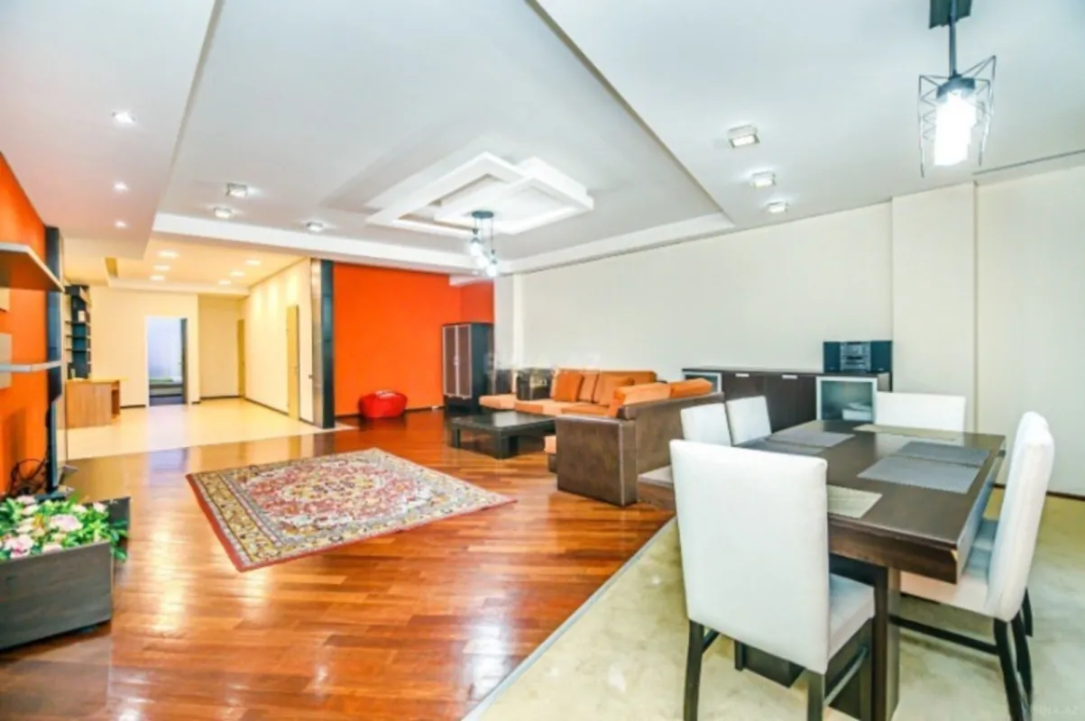 Kirayə verilir 3 otaqlı mənzil 175 m²