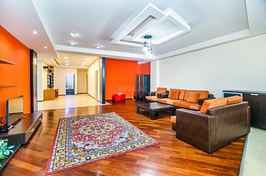 Kirayə verilir 3 otaqlı mənzil 175 m²