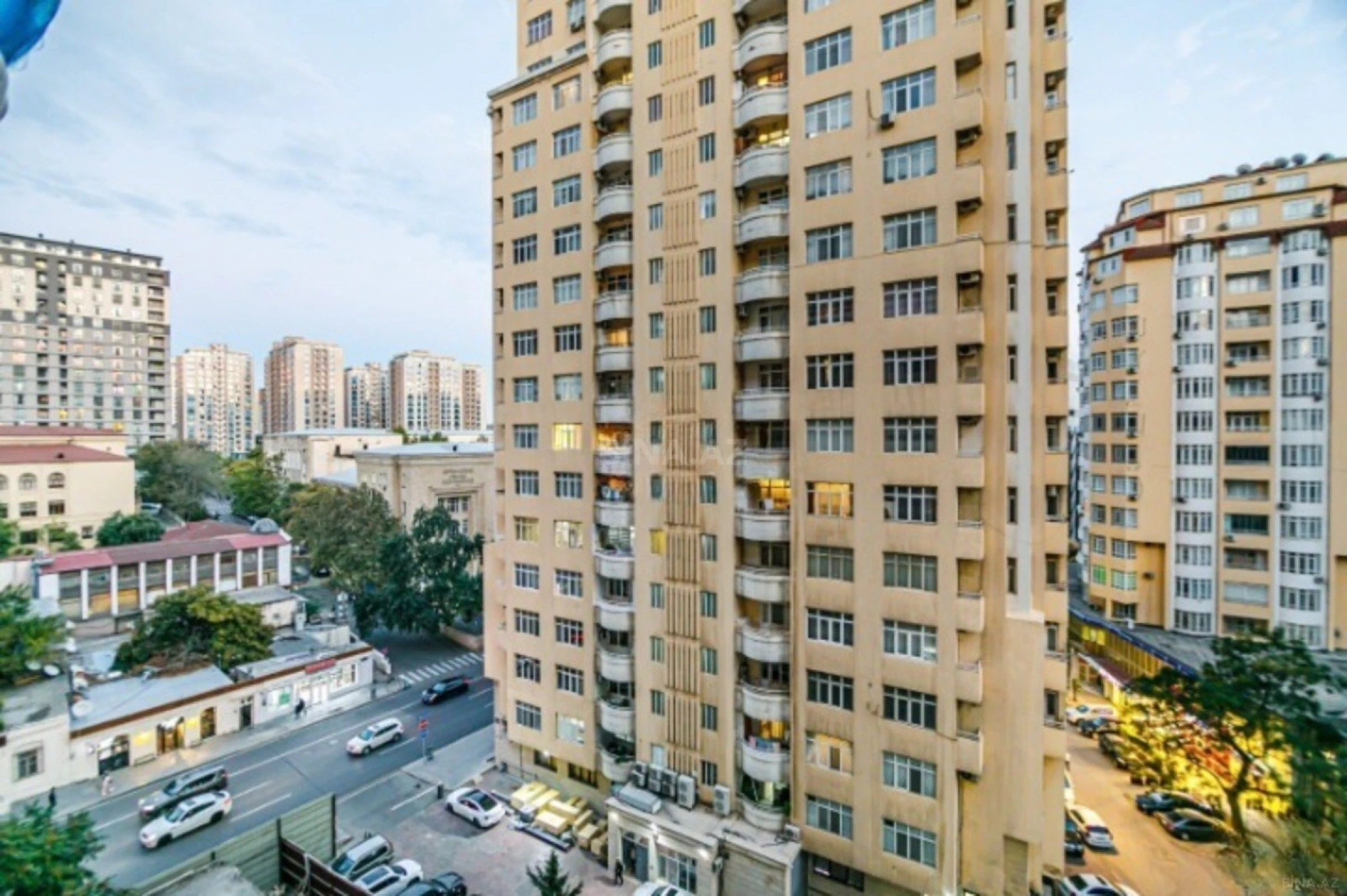 Kirayə verilir 3 otaqlı mənzil 175 m²