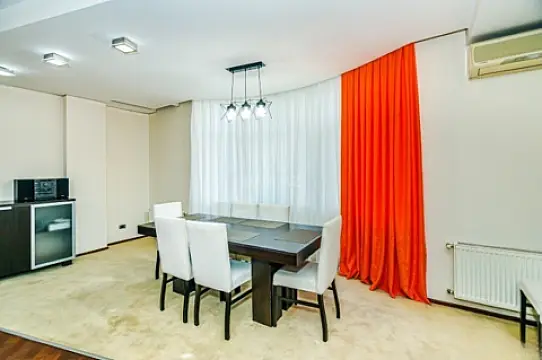 Kirayə verilir 3 otaqlı mənzil 175 m²
