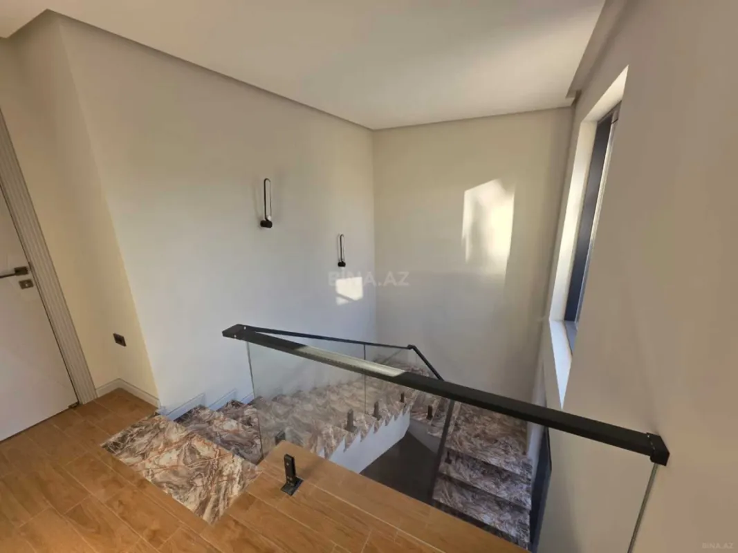 Satılır 8 otaqlı həyət evi 400 m²