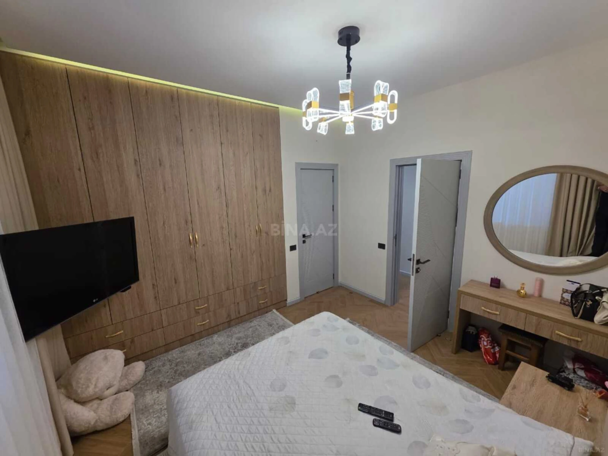 Satılır 8 otaqlı həyət evi 400 m²