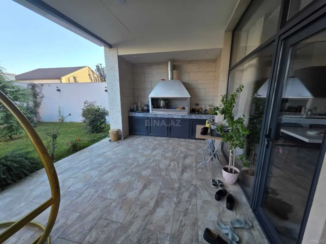 Satılır 8 otaqlı həyət evi 400 m²