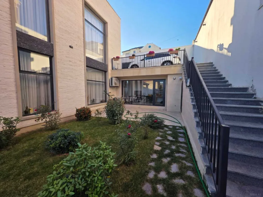 Satılır 8 otaqlı həyət evi 400 m²