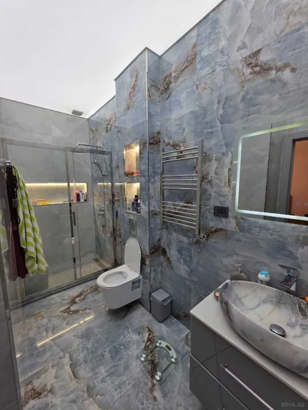 Satılır 8 otaqlı həyət evi 400 m²