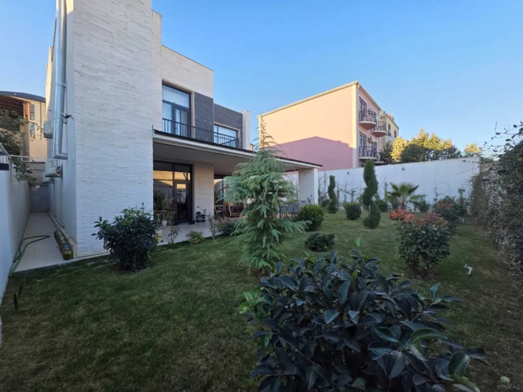 Satılır 8 otaqlı həyət evi 400 m²