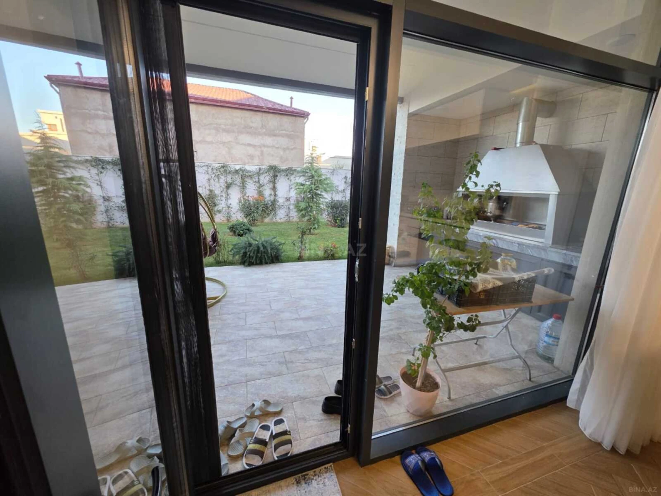 Satılır 8 otaqlı həyət evi 400 m²