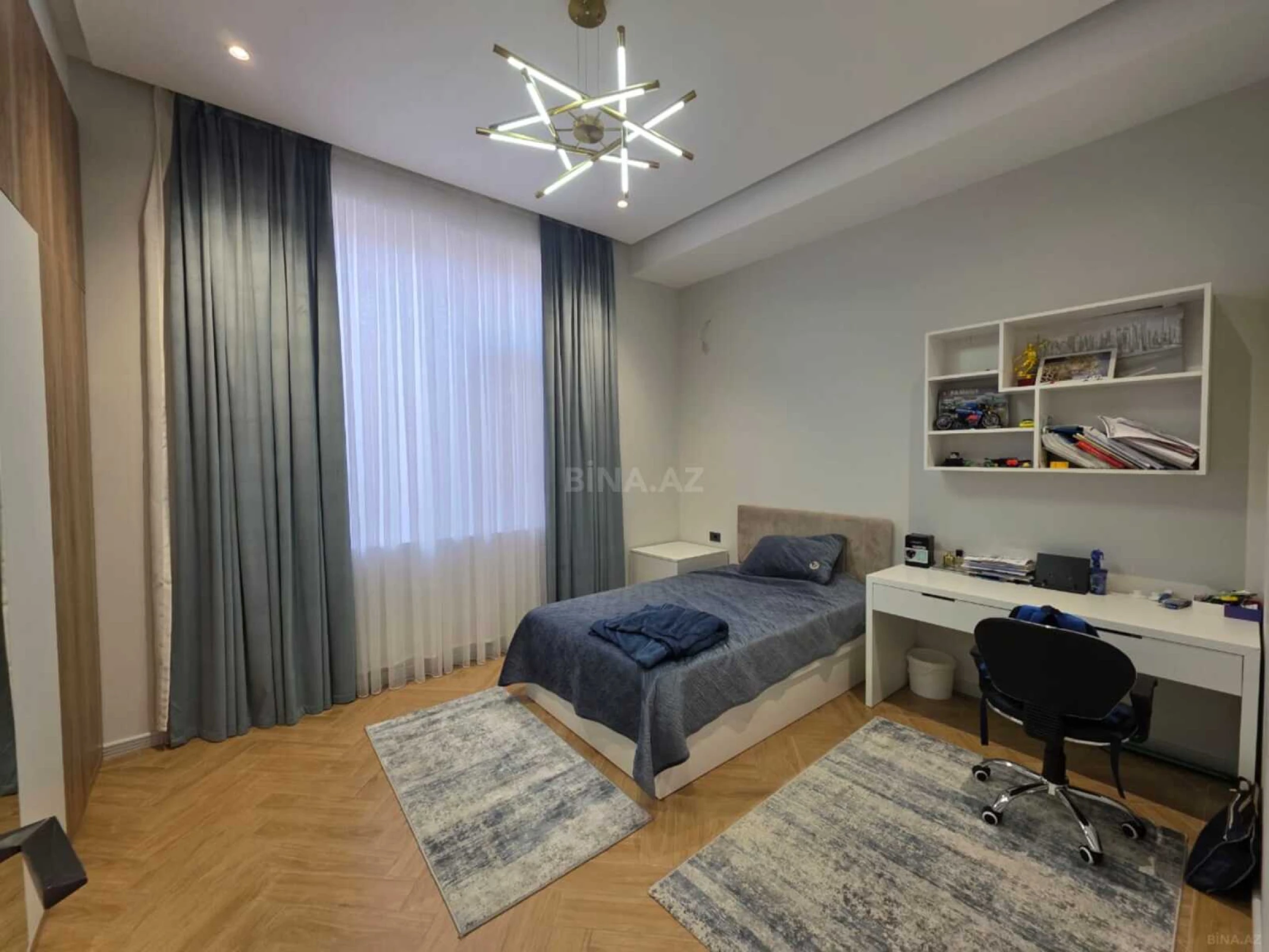 Satılır 8 otaqlı həyət evi 400 m²
