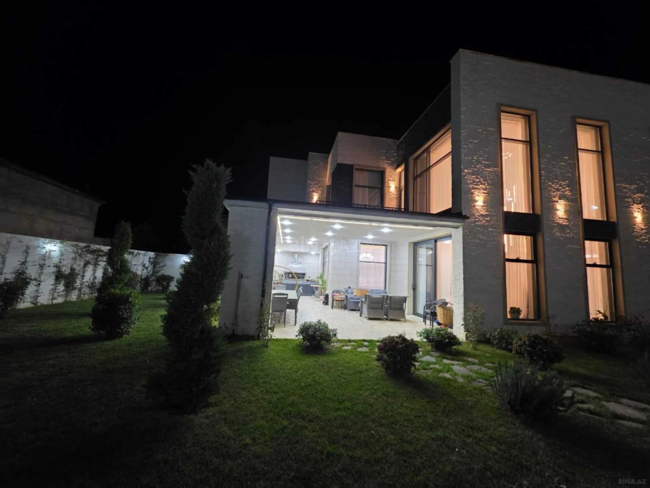 Satılır 8 otaqlı həyət evi 400 m²