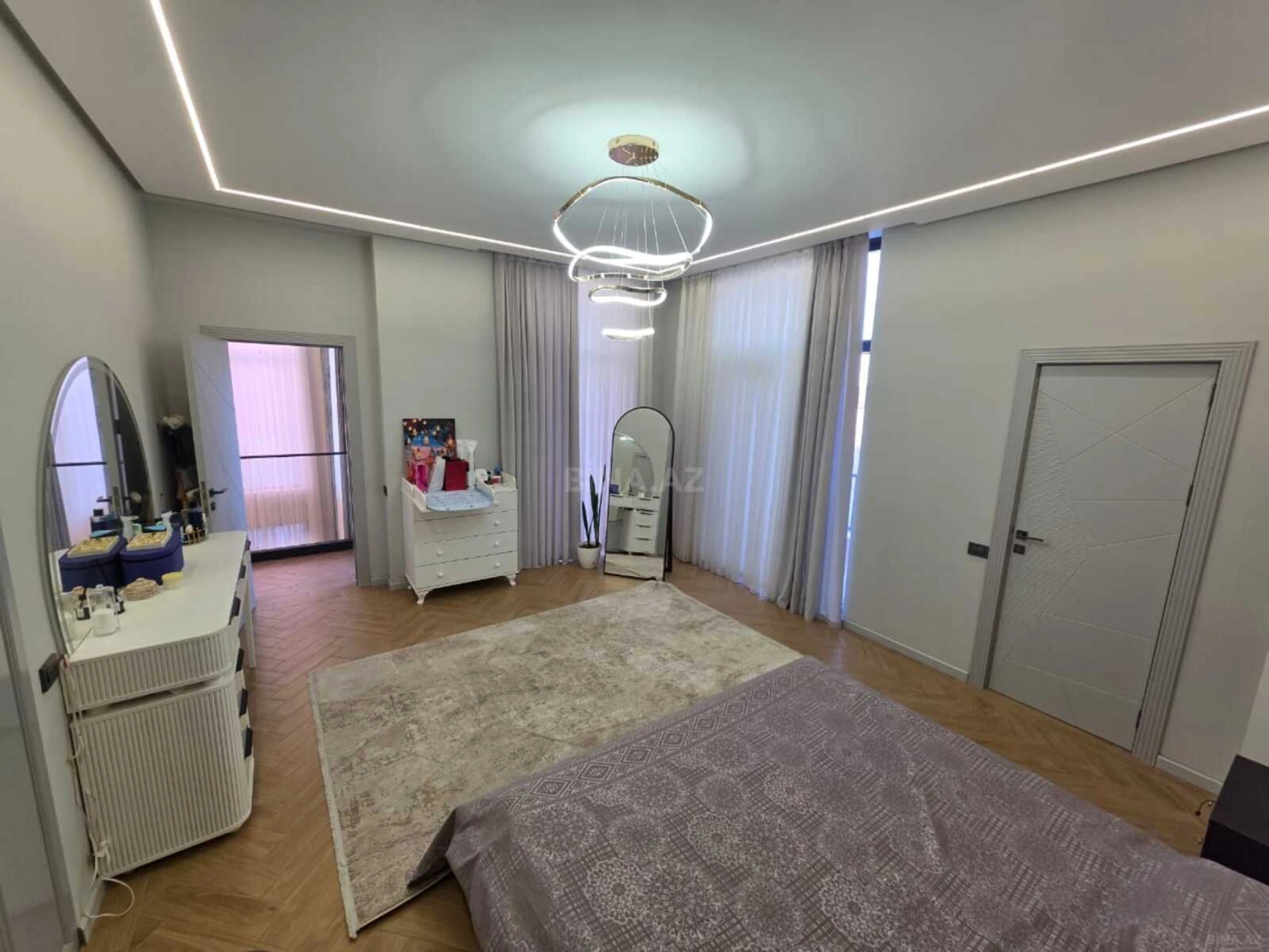 Satılır 8 otaqlı həyət evi 400 m²