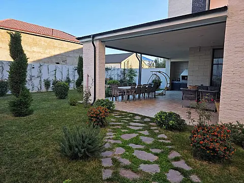 Satılır 8 otaqlı həyət evi 400 m² — Bakı, Badamdar 8 otaq 400.00 m²