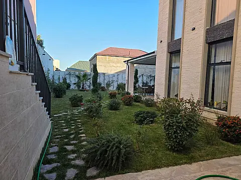 Satılır 8 otaqlı həyət evi 400 m²