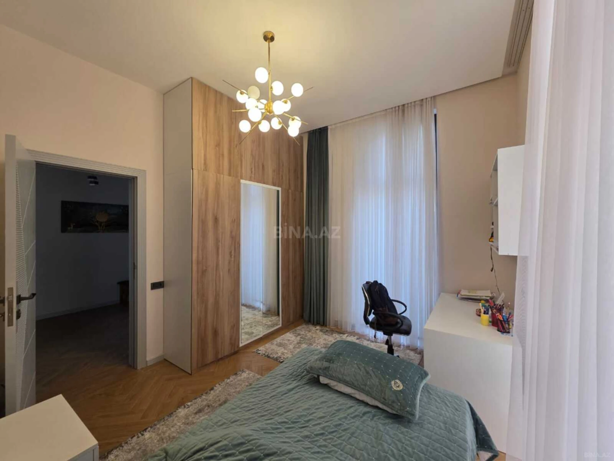 Satılır 8 otaqlı həyət evi 400 m²