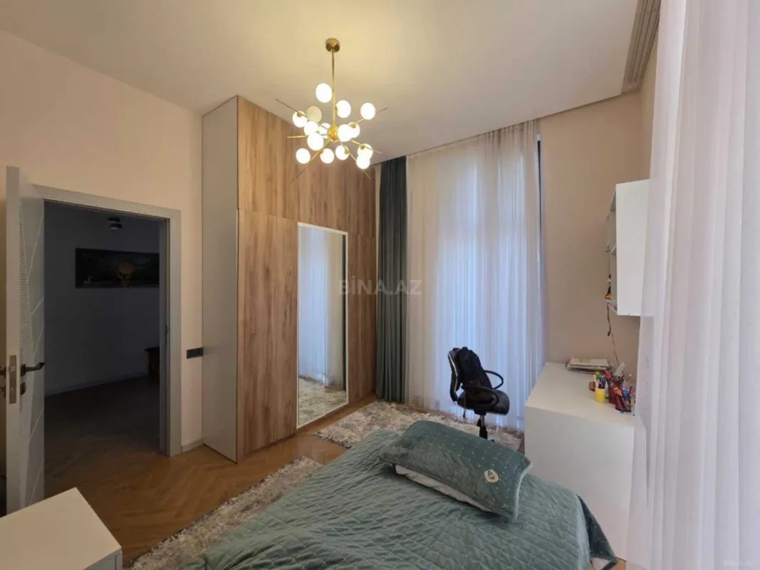 Satılır 8 otaqlı həyət evi 400 m²