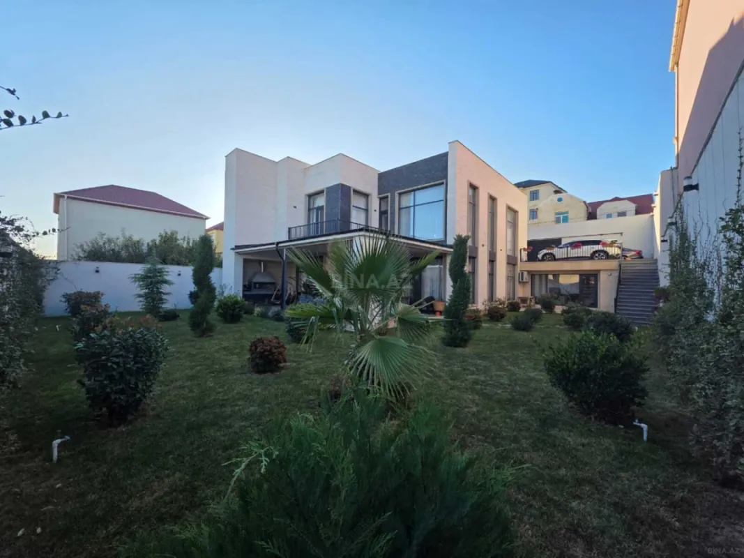 Satılır 8 otaqlı həyət evi 400 m²