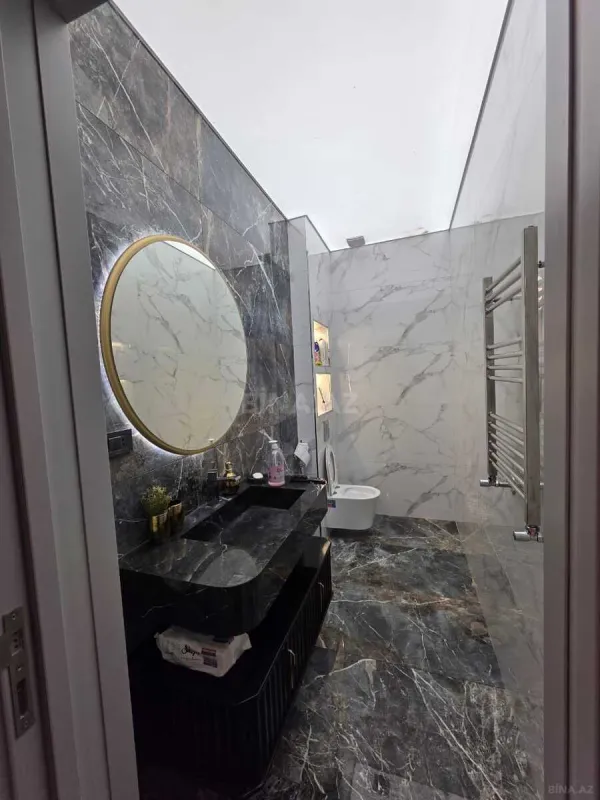 Satılır 8 otaqlı həyət evi 400 m²