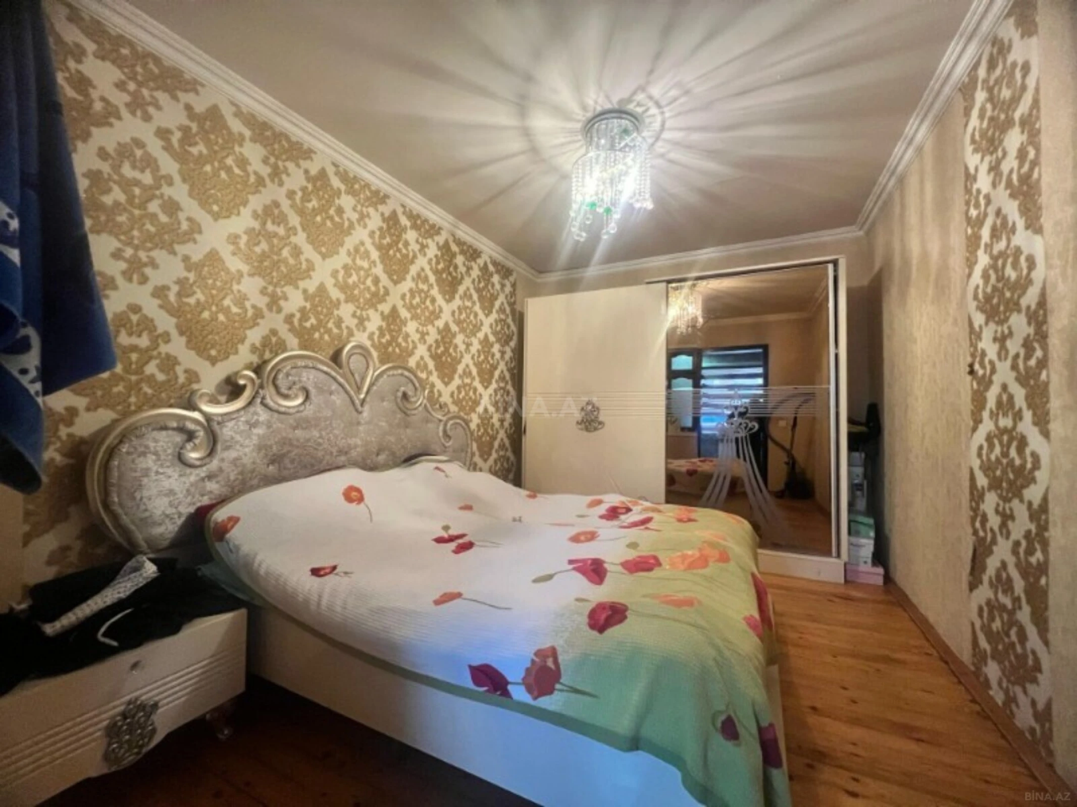 Satılır 5 otaqlı həyət evi 200 m²