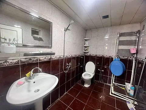 Satılır 5 otaqlı həyət evi 200 m²
