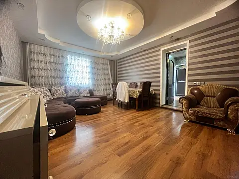 Satılır 5 otaqlı həyət evi 200 m²