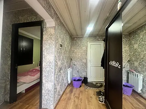 Satılır 5 otaqlı həyət evi 200 m²