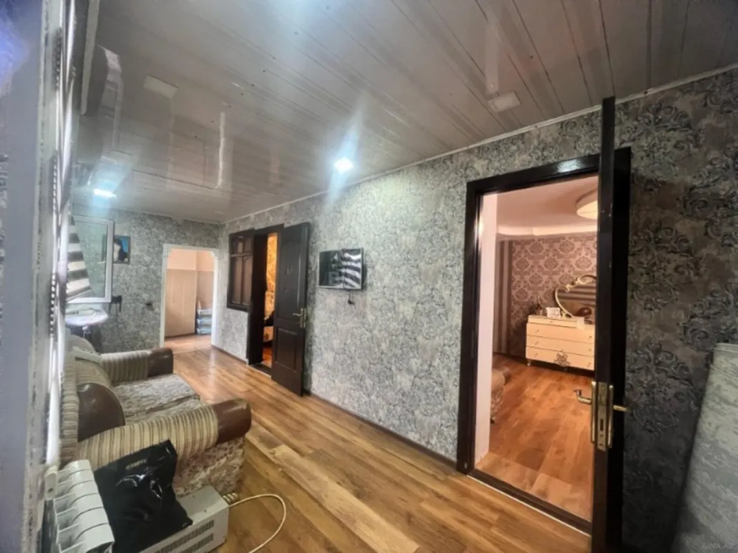 Satılır 5 otaqlı həyət evi 200 m²