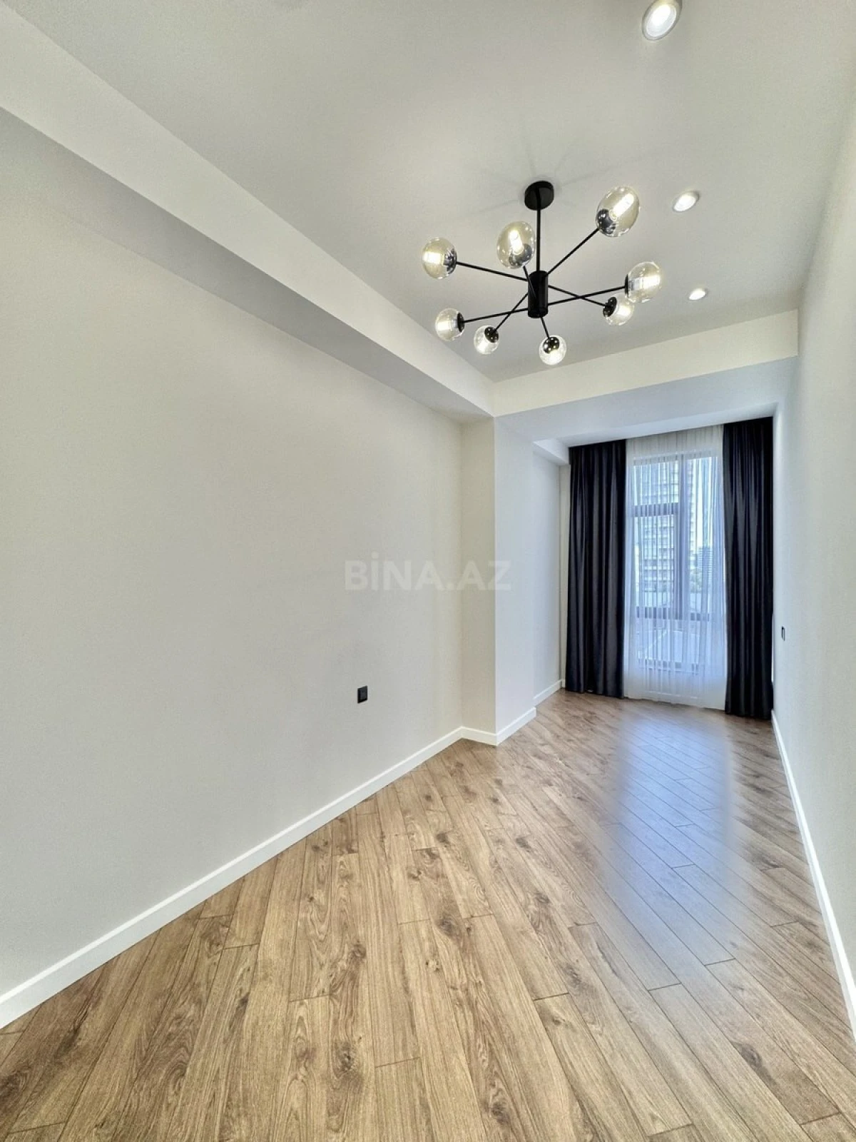 Satılır 3 otaqlı mənzil 118 m²
