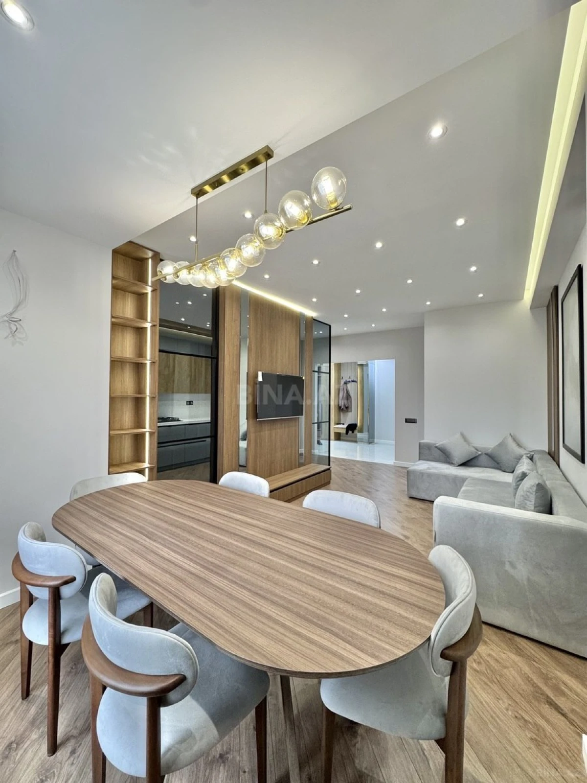 Satılır 3 otaqlı mənzil 118 m²