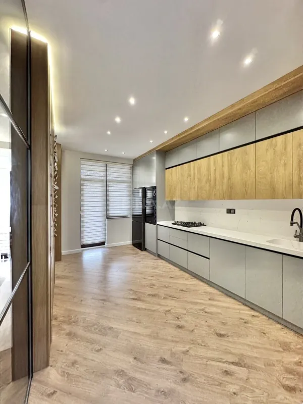 Satılır 3 otaqlı mənzil 118 m²