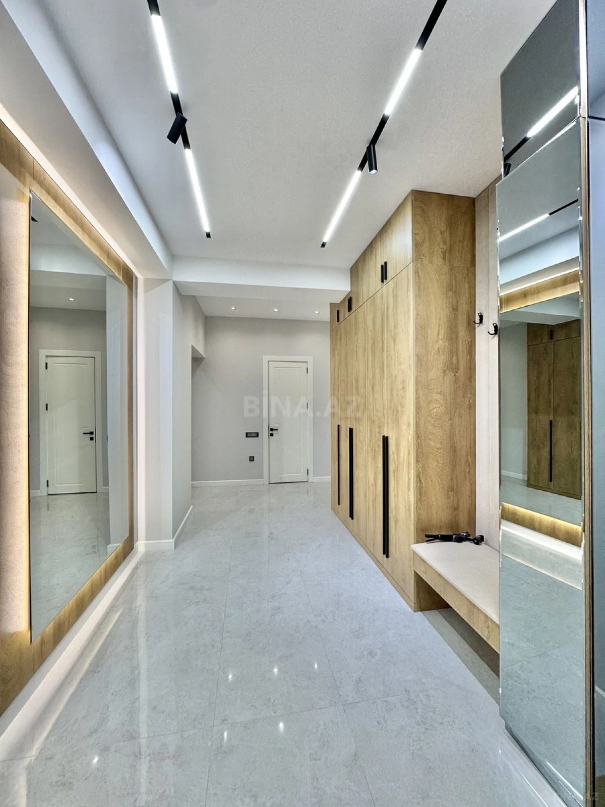 Satılır 3 otaqlı mənzil 118 m²