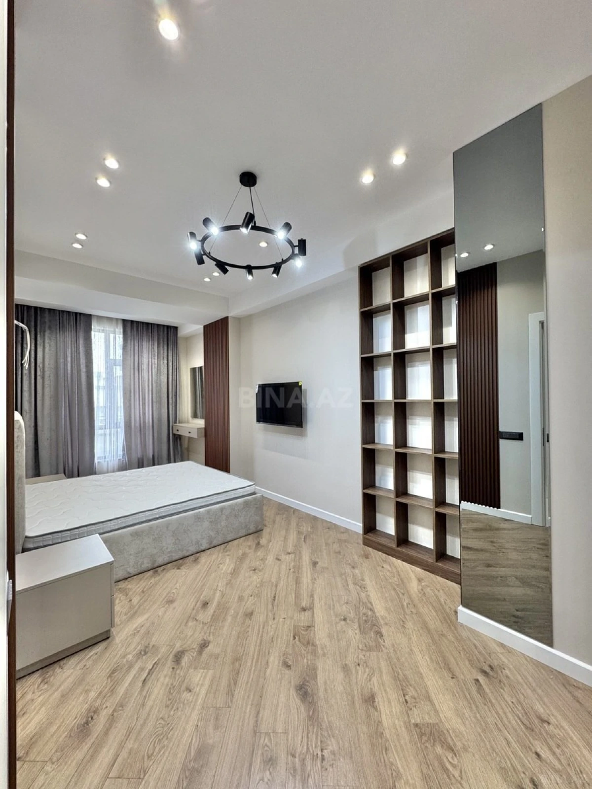 Satılır 3 otaqlı mənzil 118 m²