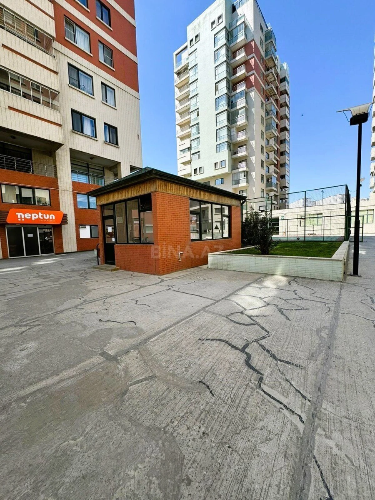 Satılır 4 otaqlı mənzil 360 m²